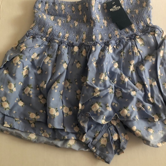 Hollister ultra high rise smocked ruffle in medium NWT - Picture 2 of 2